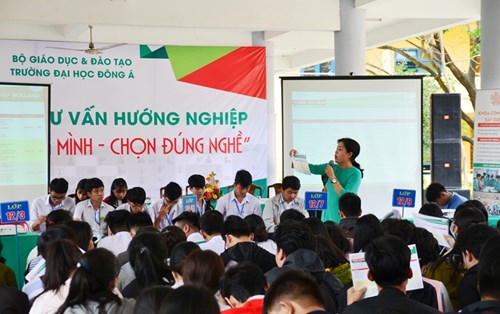 Khởi động chuỗi chương trình hướng nghiệp dành cho học sinh THPT của ĐH Đông Á